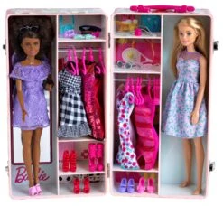 Theo Klein Barbie Kleiderkoffer Für Puppen Mit Platz Für 2 Puppen Inkl. Garderobe 5801 -Spielzeugladen 5801 Barbie Kleiderkoffer OFFEN MIT PUPPEN UND KLEIDERN FS Kopie